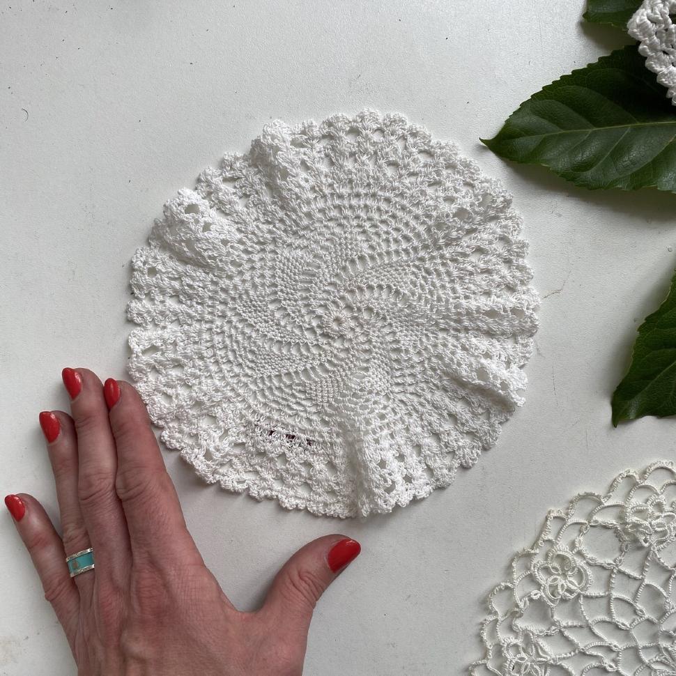 Салфетка вязаная кружевная 17 см