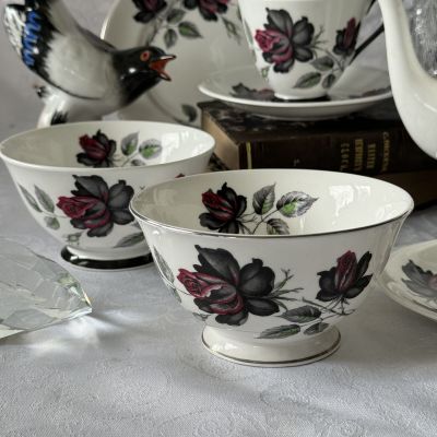 Сахарница Royal Albert Masquerade 1950-1960 гг 12 см Англия