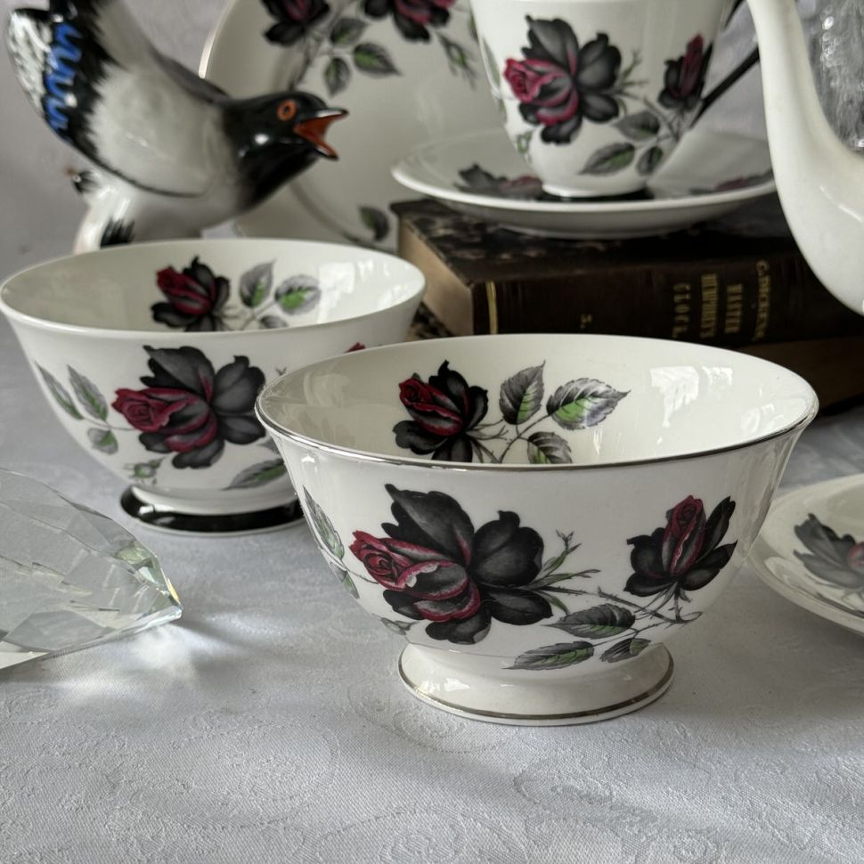 Сахарница Royal Albert Masquerade 1950-1960 гг 12 см Англия
