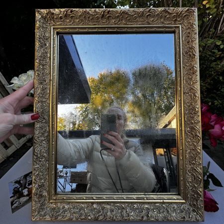 Зеркало в деревянной раме 37х47 см