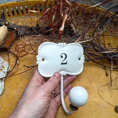 Крючок металлический с цифрой 2