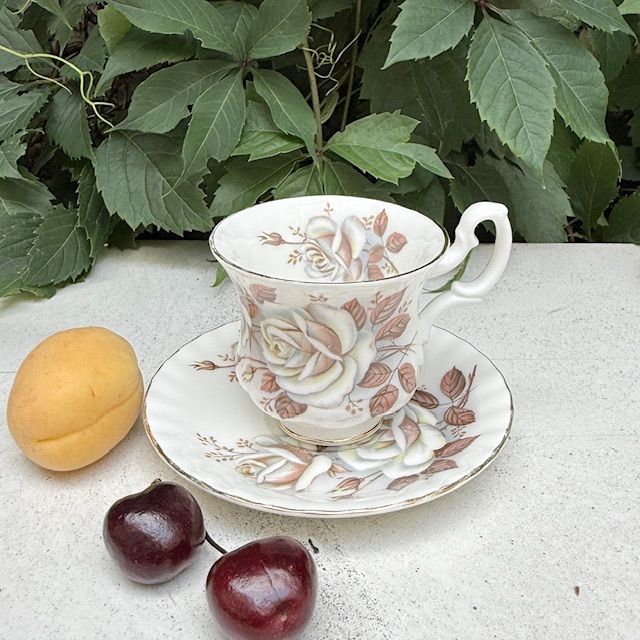 Кофейная пара Royal Albert Чайная роза 130 мл Англия    