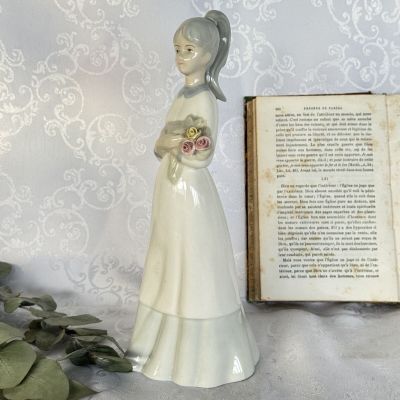 Статуэтка Девушка с розами Porcelanas Miguel Requena 25 см Испания  