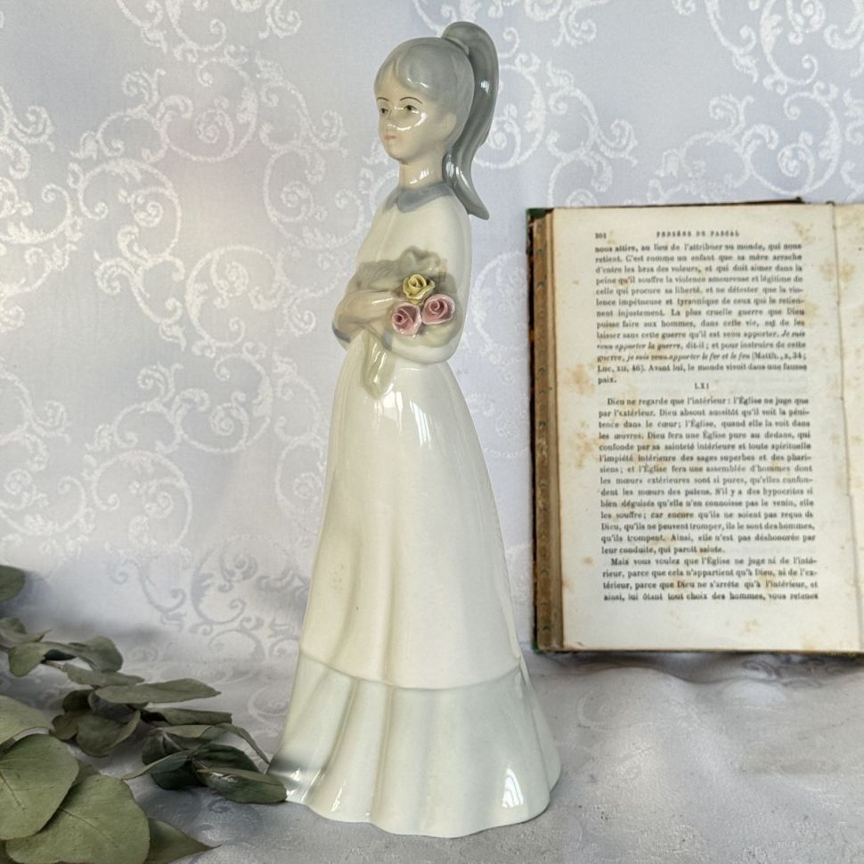 Статуэтка Девушка с розами Porcelanas Miguel Requena 25 см Испания  