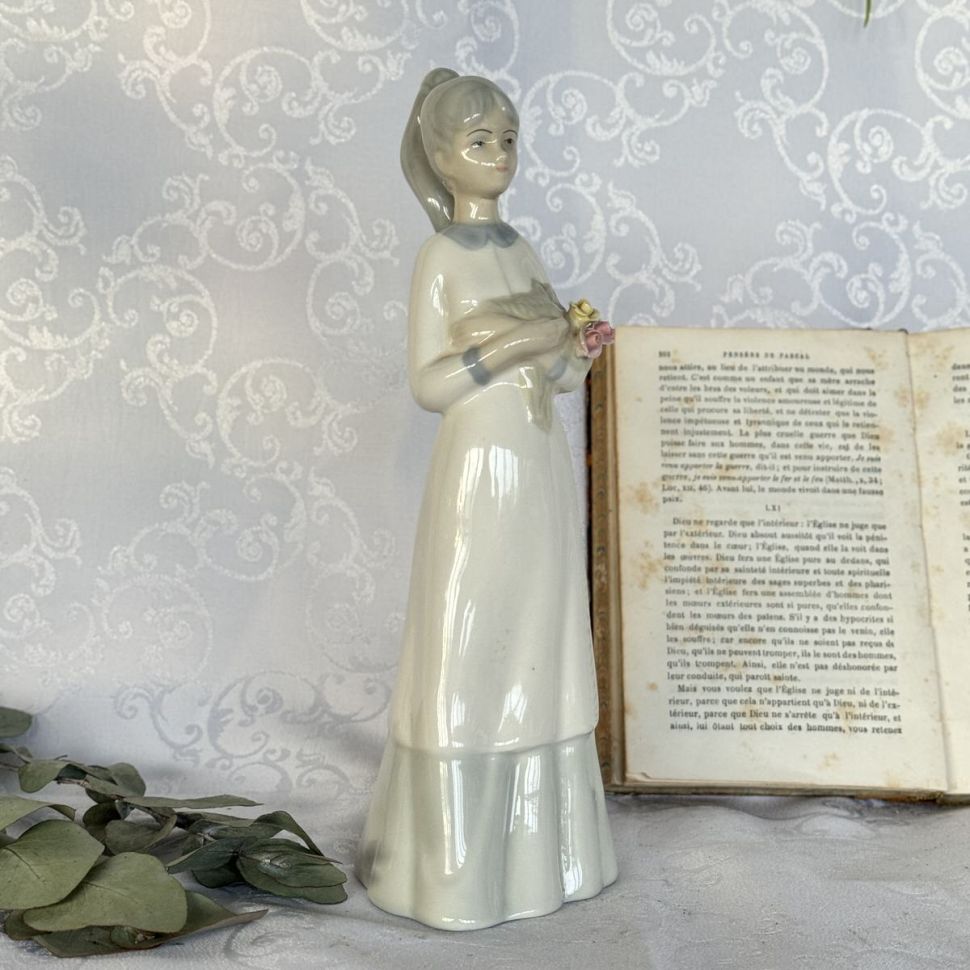 Статуэтка Девушка с розами Porcelanas Miguel Requena 25 см Испания  