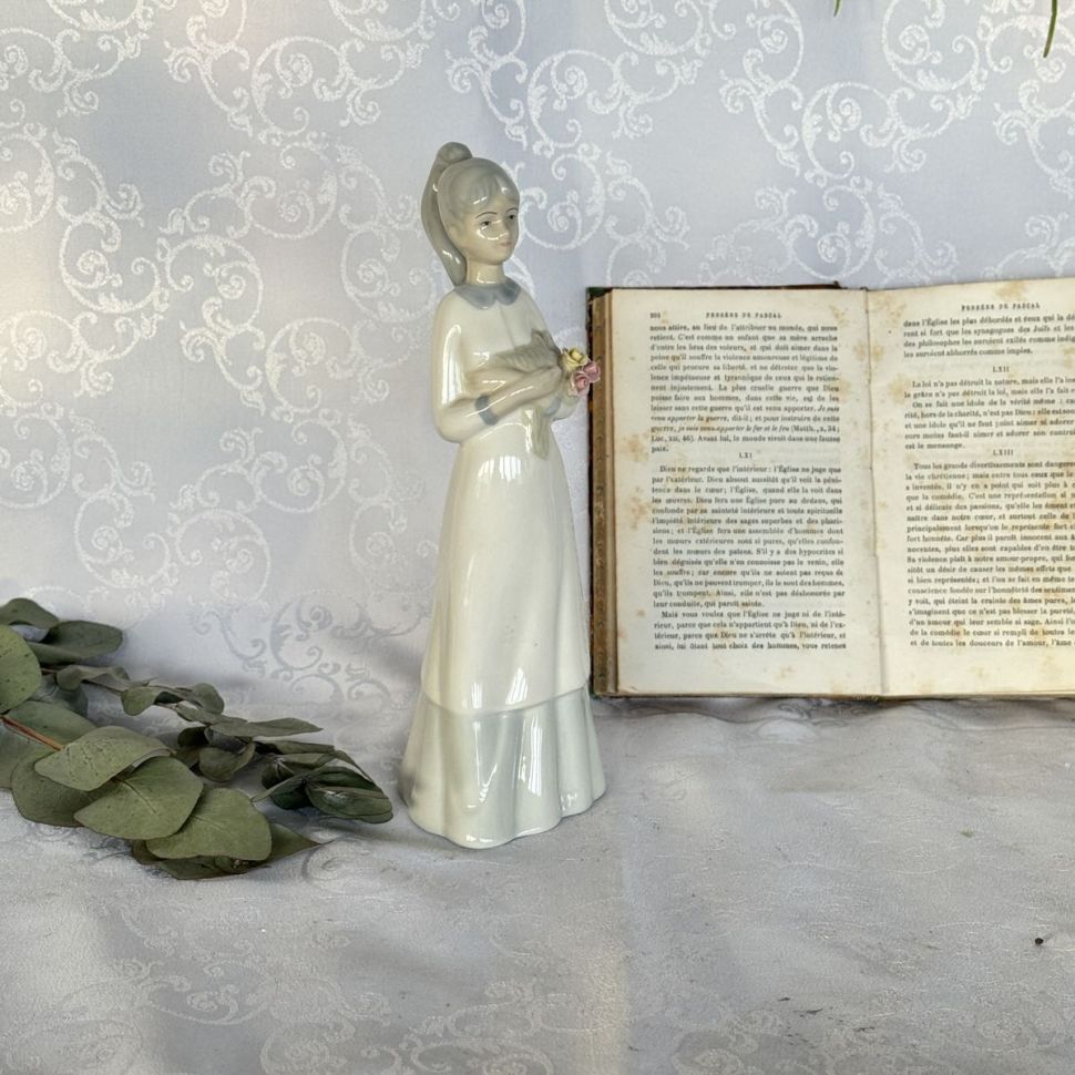 Статуэтка Девушка с розами Porcelanas Miguel Requena 25 см Испания  