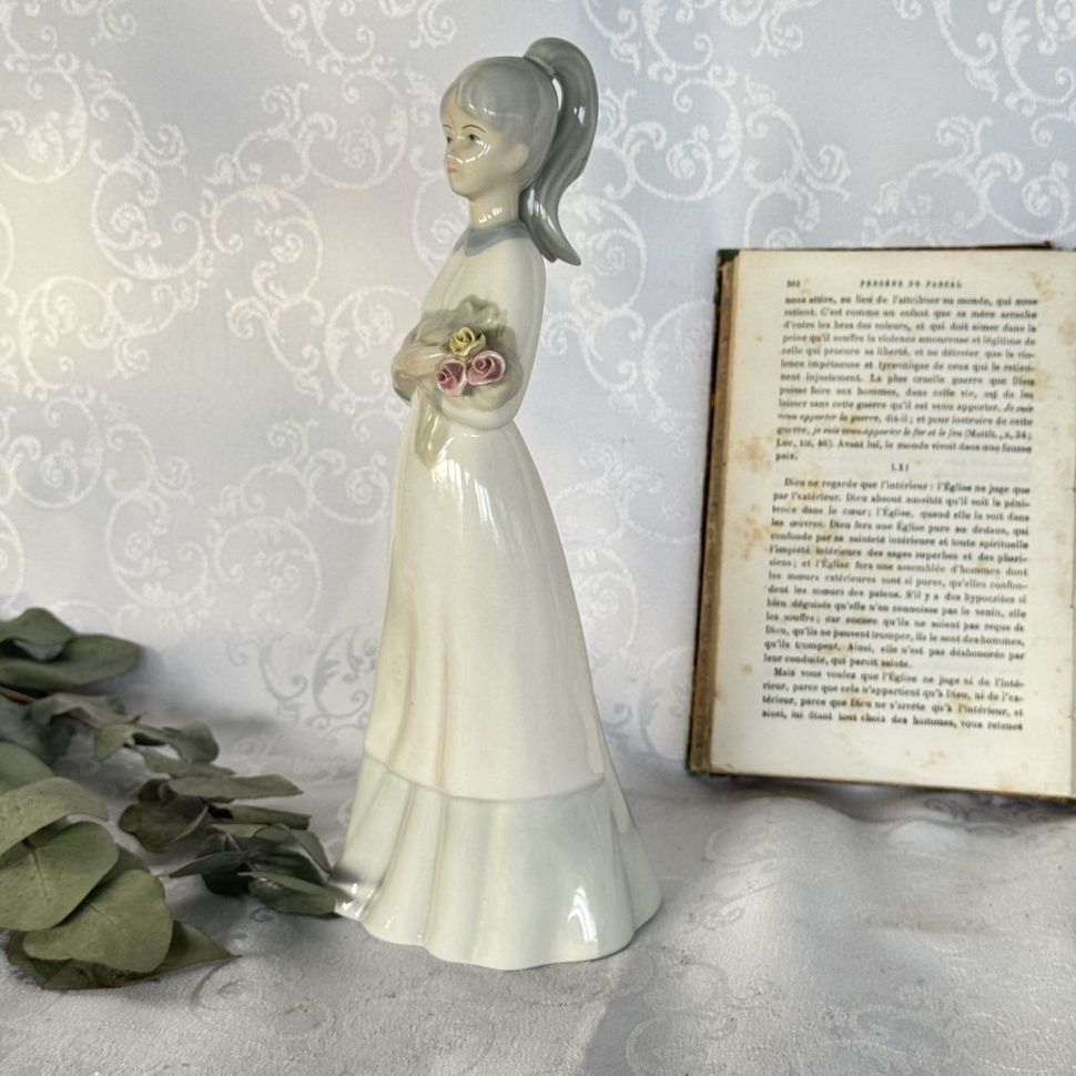 Статуэтка Девушка с розами Porcelanas Miguel Requena 25 см Испания  