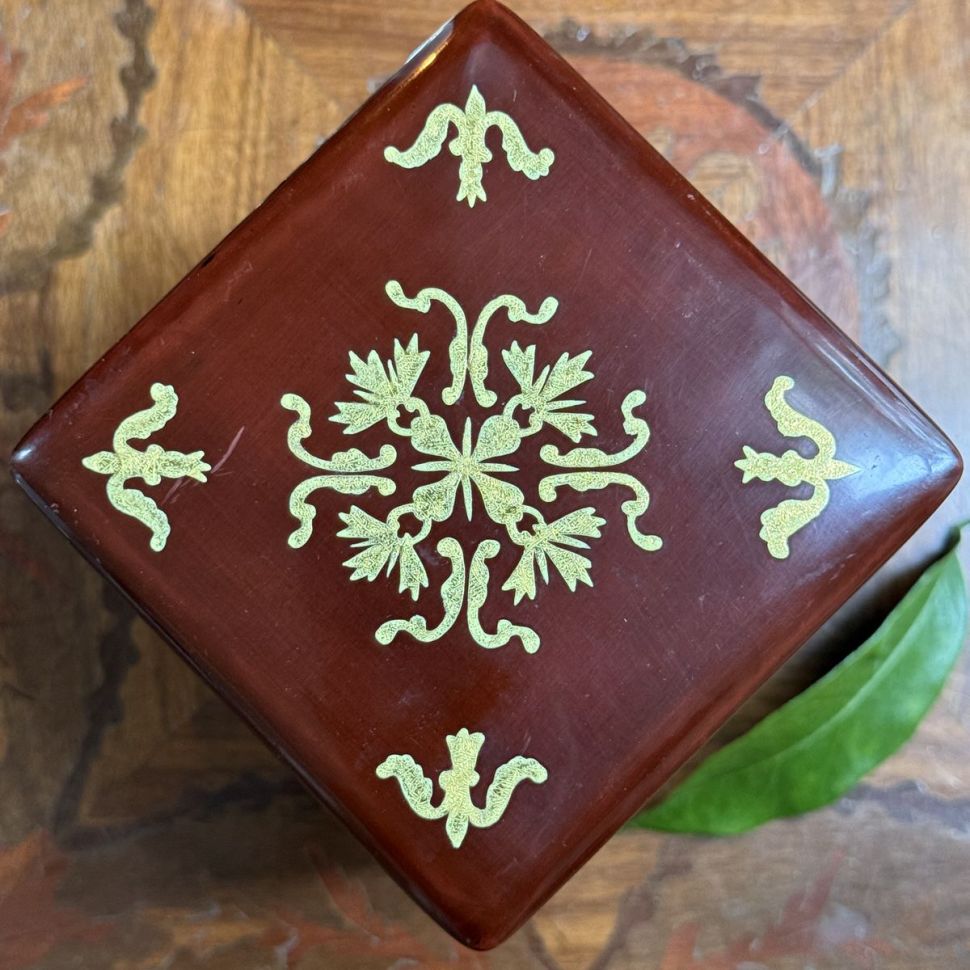 Банка чайница шкатулка 15 см дерево красный лак