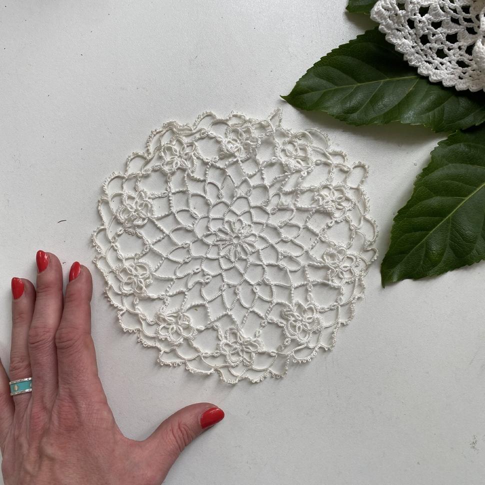 Салфетка вязаная кружевная 18 см