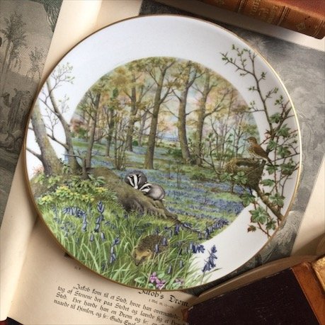 Тарелка Англия Royal Worcester, APRIL, Еноты