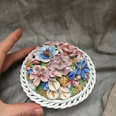 Шкатулка резная с крышкой, фарфор, цветы