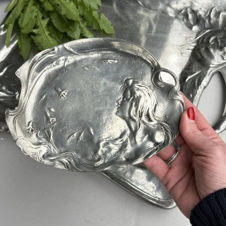 Блюдо Арнуво Девушка 20х16 см олово   