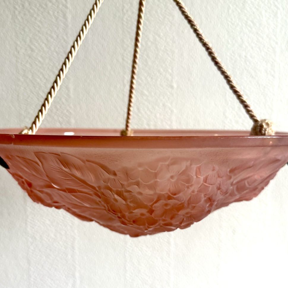 Люстра в стиле Lalique из розового стекла 30-е годы Франция