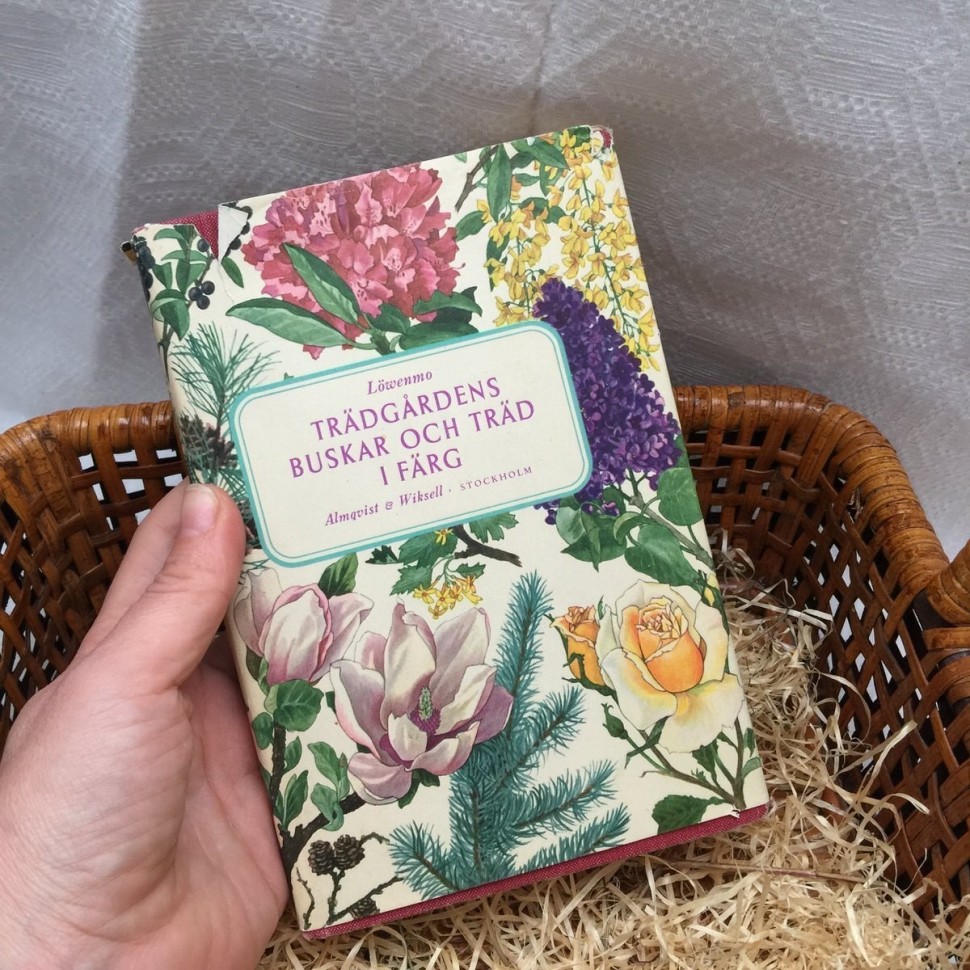 Книга ботаническая Tradgardens buskar och trad i farg