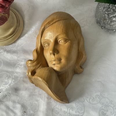 Скульптура настенная бюст девушки 25 см резьба береза