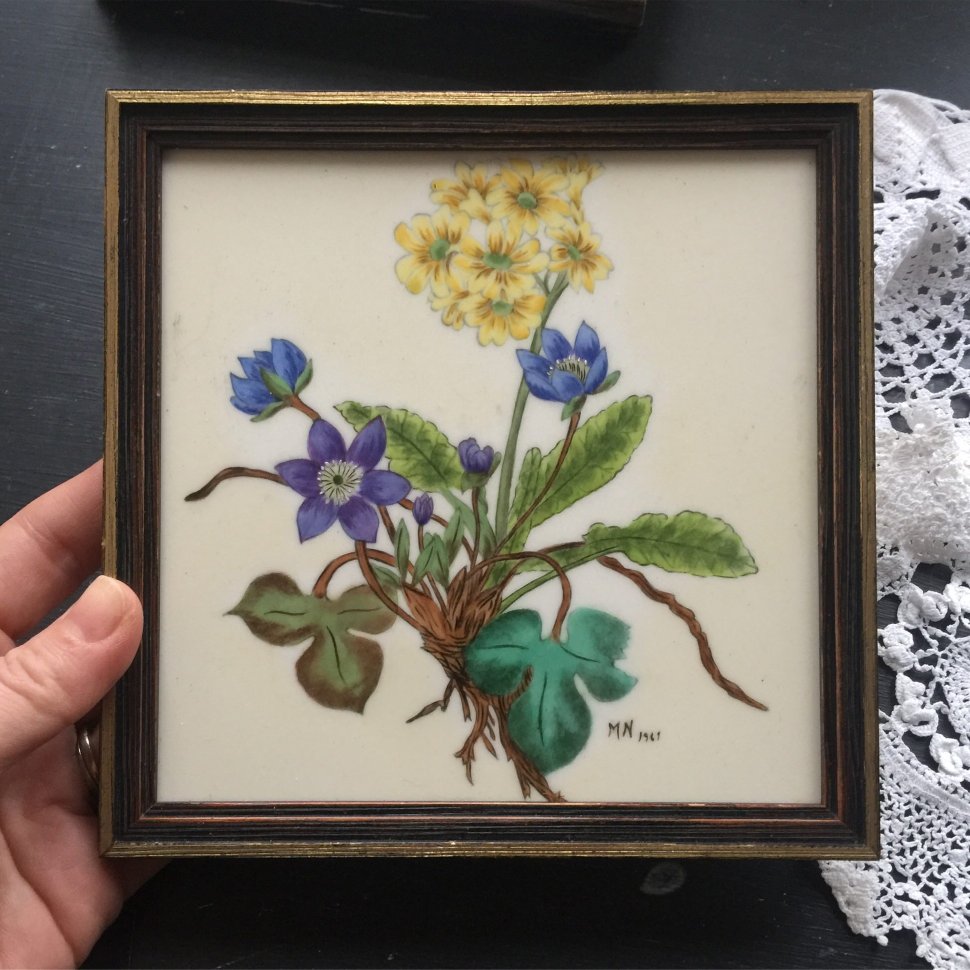 Плитка декоративная изразец с подвесом Лютик