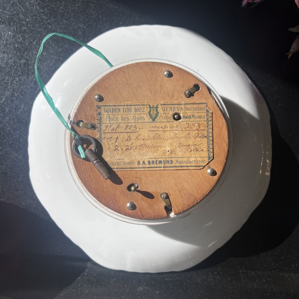 Блюдо на ножке музыкальное Golden Lyre House 22 см Швейцария