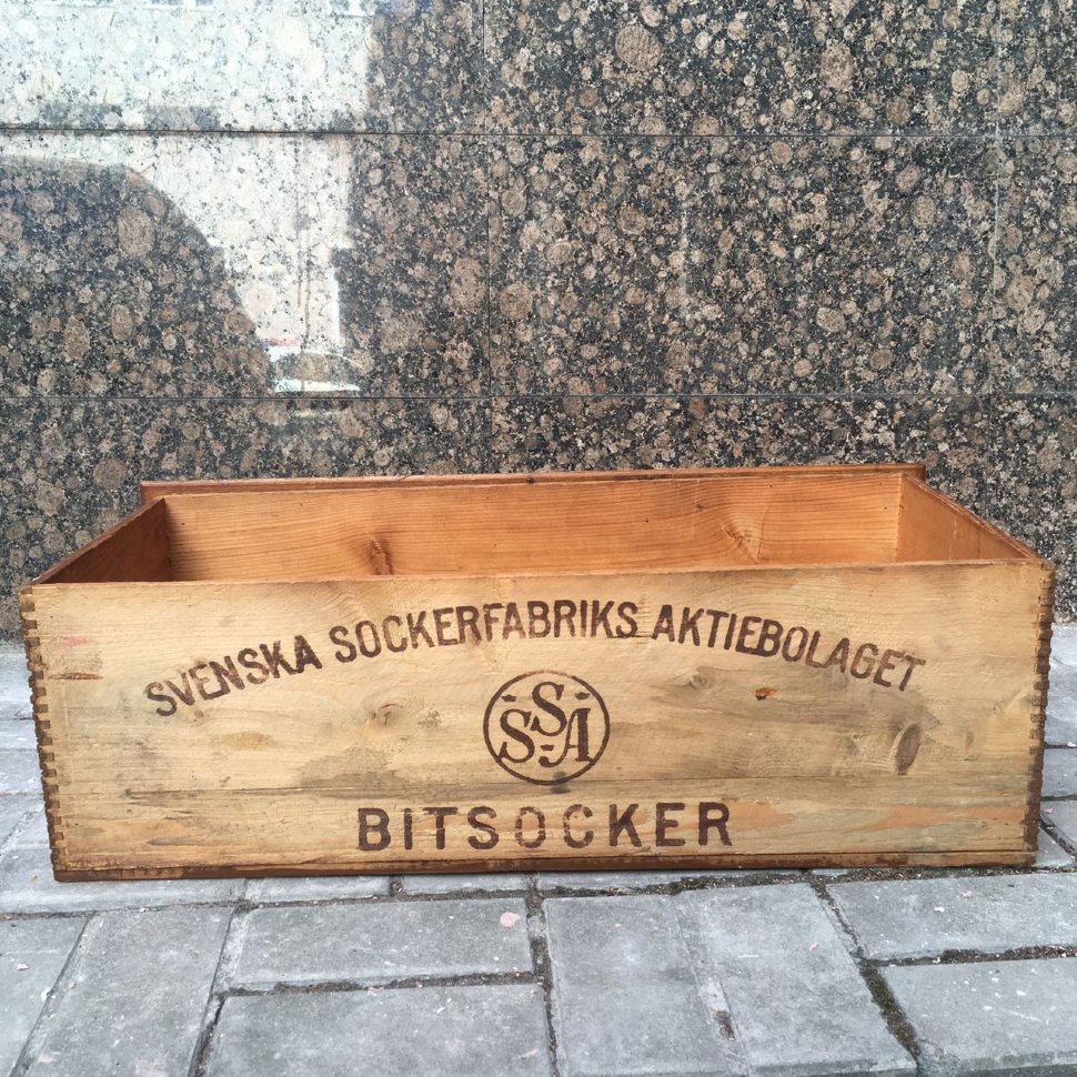 Ящик большой «Сахар рафинад», выкрашен коричневой краской