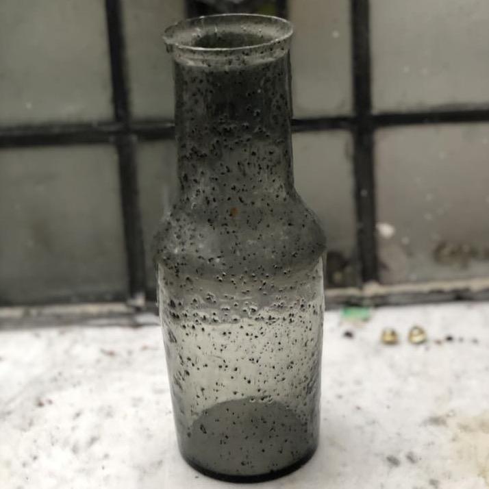 Ваза бутыль Дымчатая с вкраплениями 700 мл