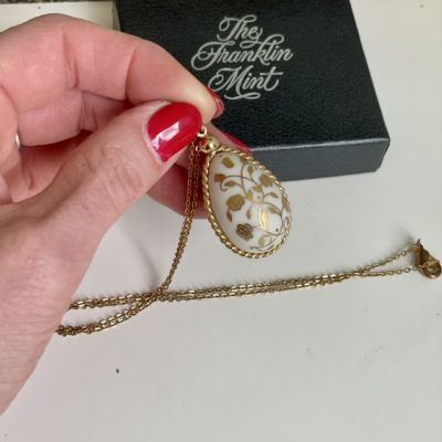 Подвес капля с цепью 1978 Franklin Mint фарфор золочение