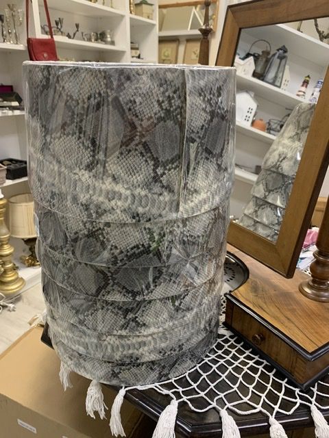 Абажур Змея 35 см металл экокожа серый