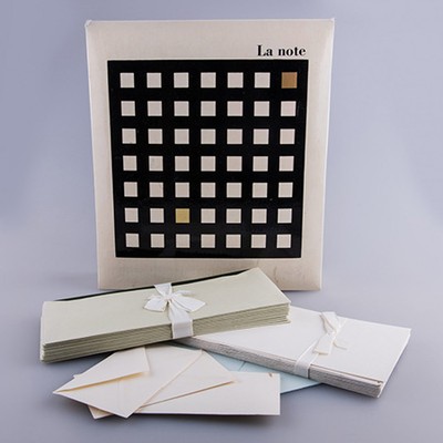 Набор старинных конвертов и бумаги в коробке для хранения Франция