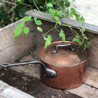 Ковш 2 л медь с крышкой с чугунной ручкой