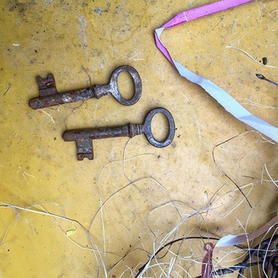 2 старинных ключа