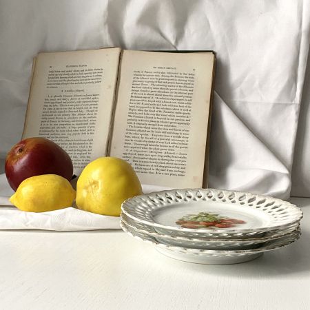 Тарелка с ажурным краем Яблоки и орехи 17 см фарфор