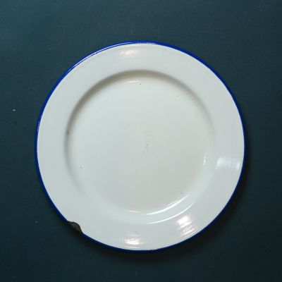 Тарелка эмалированная 22 см синий край