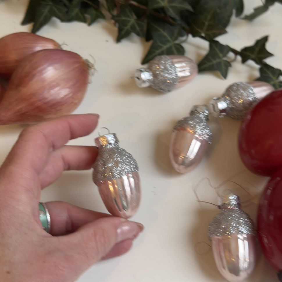 Подвес новогодний Желудь 6 см стекло