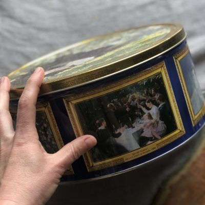 Банка огромная жестяная бисквиты The Kroyer Collection 26 см