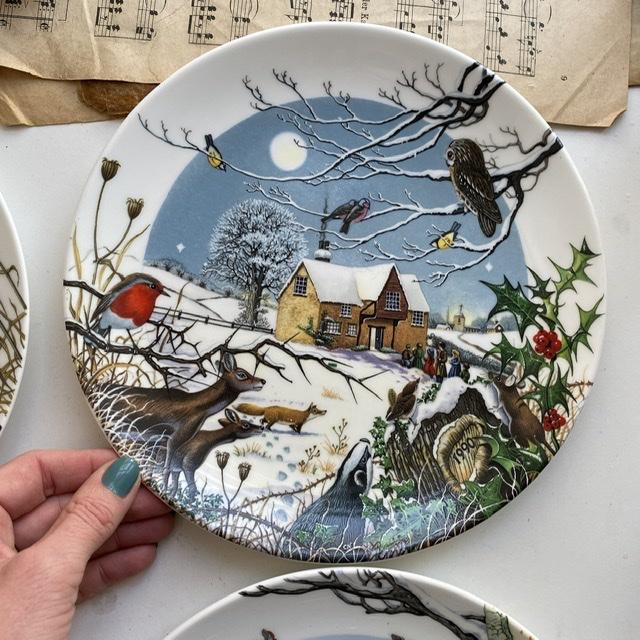 Тарелка 23 см 1990 Wedgwood Arrival of the Carol Singer