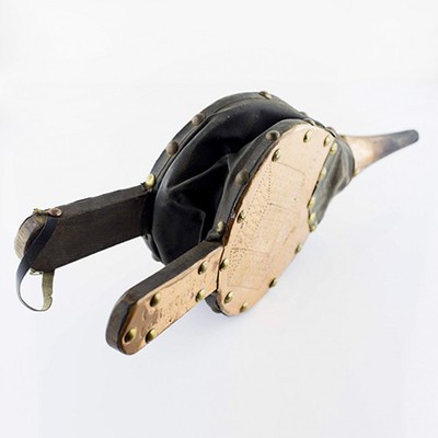 Старинные меха для раздува огня