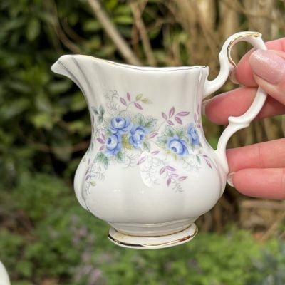 Молочник Royal Albert Blue Blossom 140 мл Англия