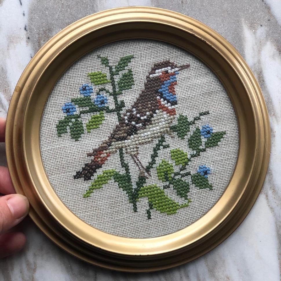 Картина вышивка 16 см Птичка