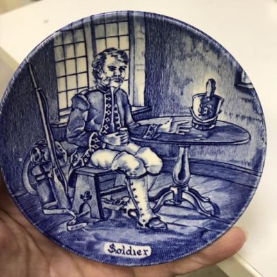 Блюдце Wedgwood 11 см "Алкоголики" Soldier