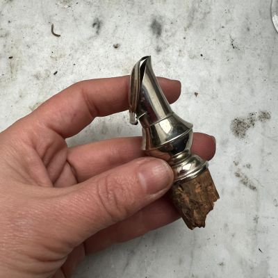 Пробка с дозатором 6 см мельхиор