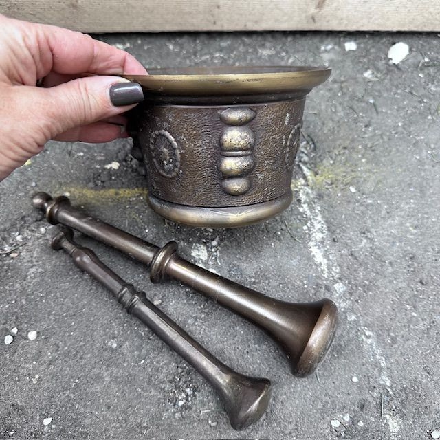 Ступка с двумя пестиками 14 см бронза