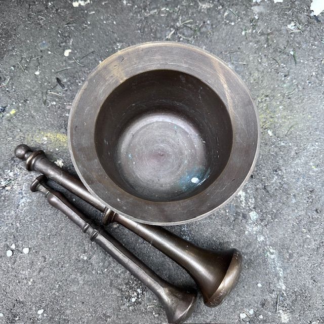 Ступка с двумя пестиками 14 см бронза