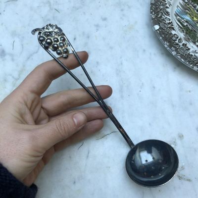 Шумовка 18 см Виноград металл