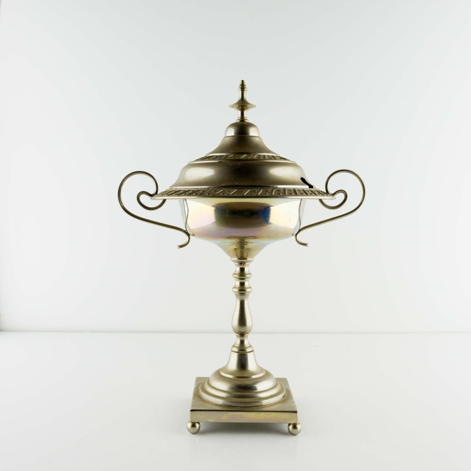 Икорница ваза с крышкой с золочением