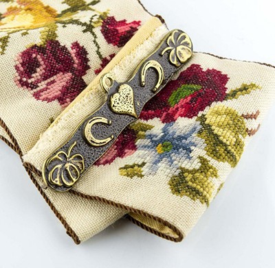 Сонетка панно декоративное с розами и латунным креплением