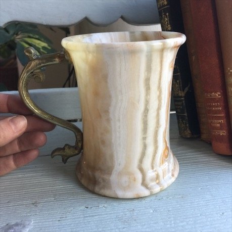 Кружка оникс с латунной ручкой