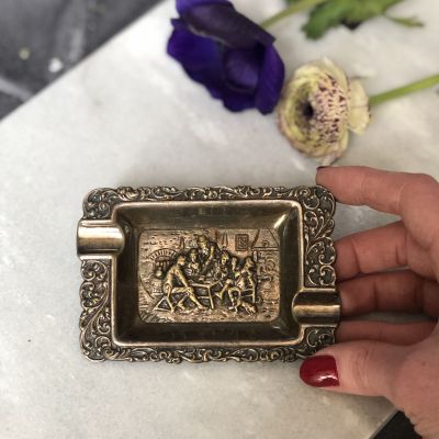 Малая пепельница с тиснением