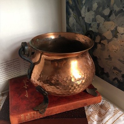 Кашпо-зольник на лапах средний, чеканка