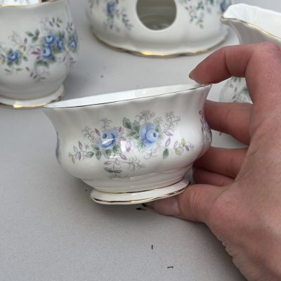 Сахарница Royal Albert Blue Blossom 10 см фарфор Англия