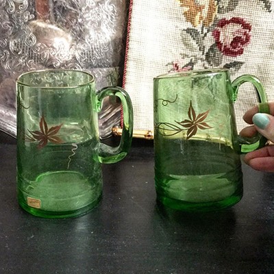 Кружка пивная зеленая с золотым узором
