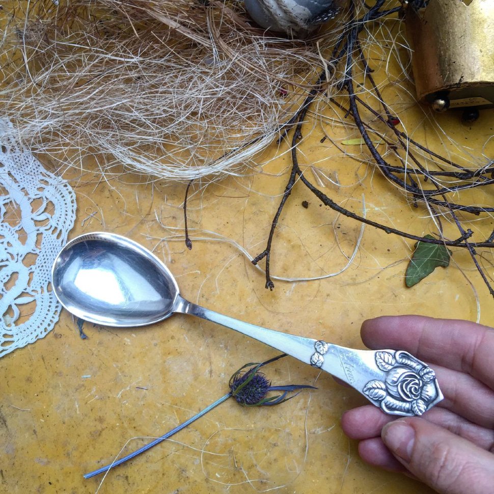 Ложка - капля большая, роза и чеканка