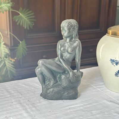 Статуэтка Девушка на камне 20 см гипс